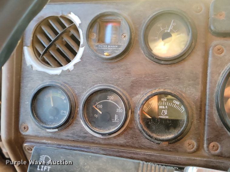 image for item JG9650 1988 Freightliner MB80  truck cab and chassis