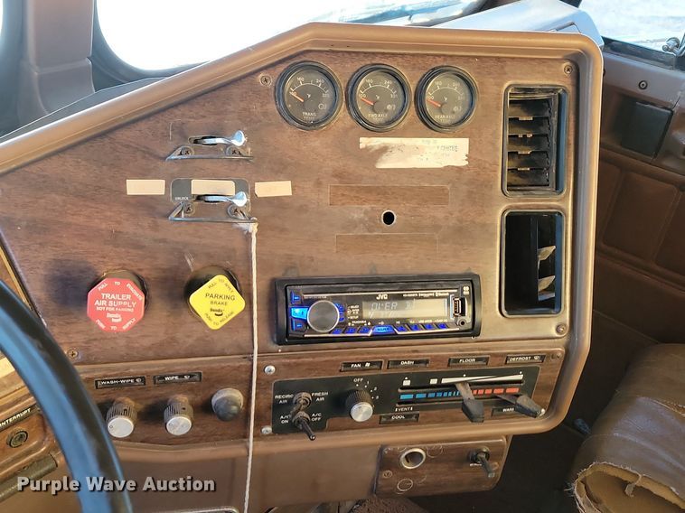 image for item JG9650 1988 Freightliner MB80  truck cab and chassis