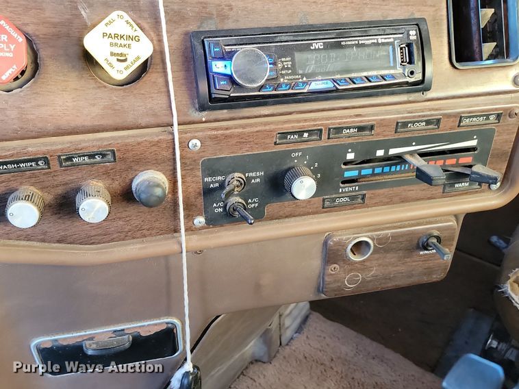 image for item JG9650 1988 Freightliner MB80  truck cab and chassis