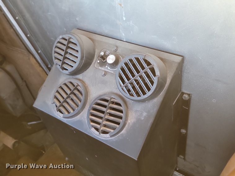 image for item JG9650 1988 Freightliner MB80  truck cab and chassis