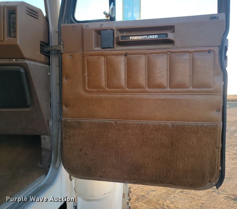 image for item JG9650 1988 Freightliner MB80  truck cab and chassis