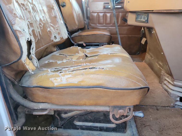 image for item JG9650 1988 Freightliner MB80  truck cab and chassis