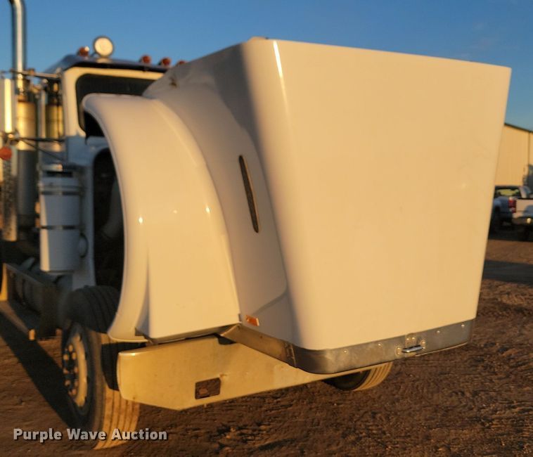 image for item JG9650 1988 Freightliner MB80  truck cab and chassis