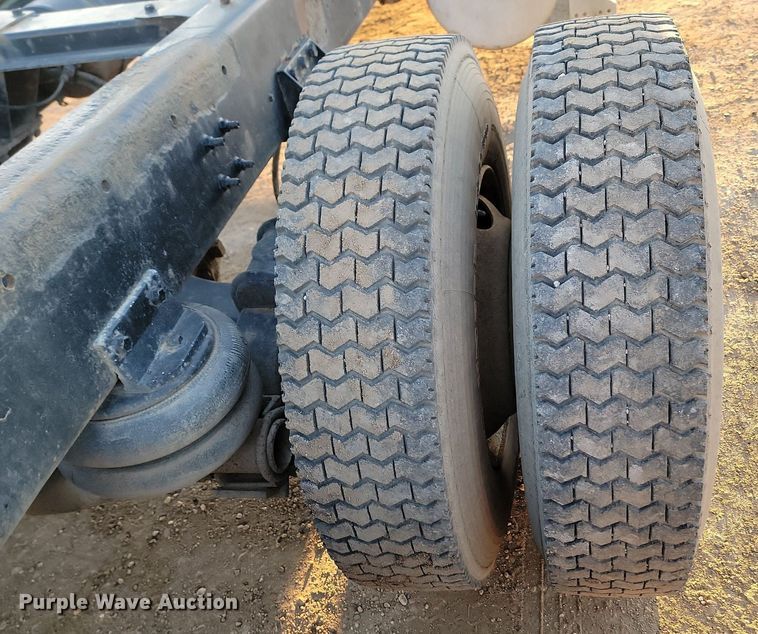 image for item JG9650 1988 Freightliner MB80  truck cab and chassis