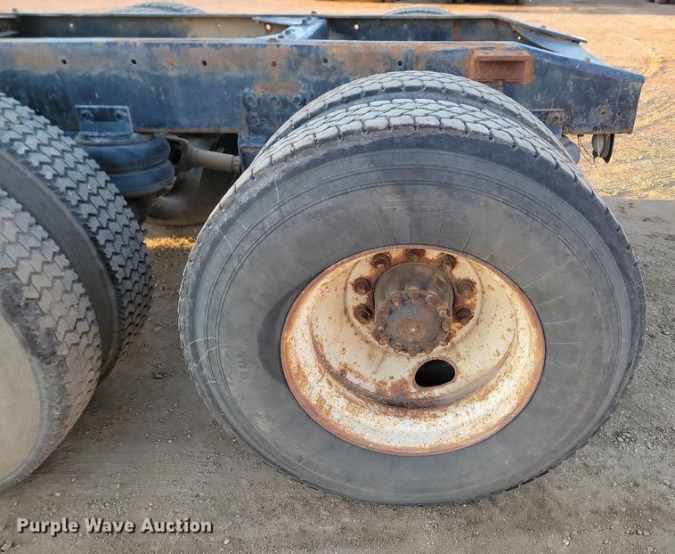 image for item JG9650 1988 Freightliner MB80  truck cab and chassis