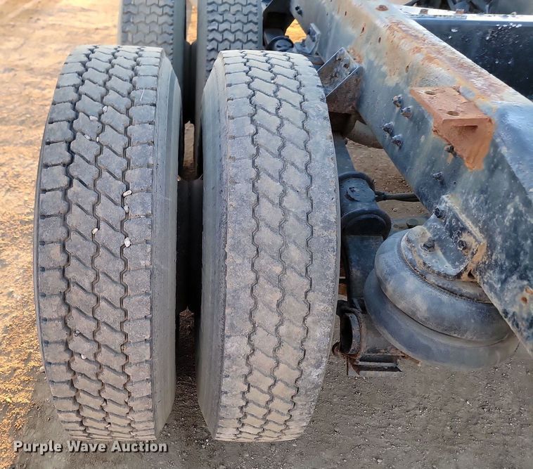 image for item JG9650 1988 Freightliner MB80  truck cab and chassis