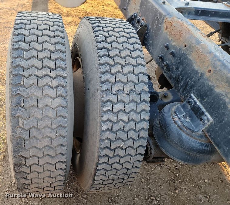 image for item JG9650 1988 Freightliner MB80  truck cab and chassis