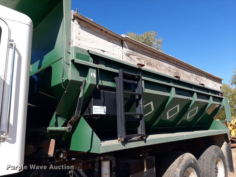 image for item KD9091 1996 Peterbilt 357  applicator truck