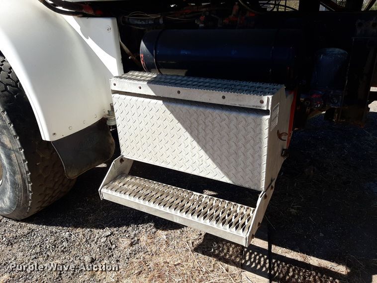 image for item KD9091 1996 Peterbilt 357  applicator truck