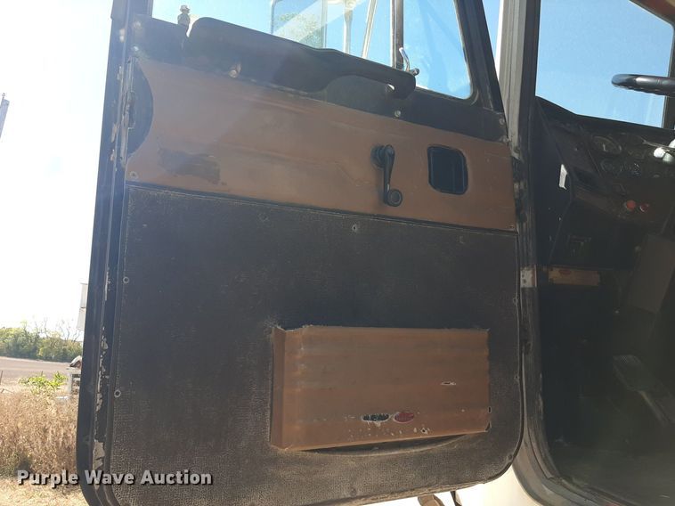 image for item KD9091 1996 Peterbilt 357  applicator truck