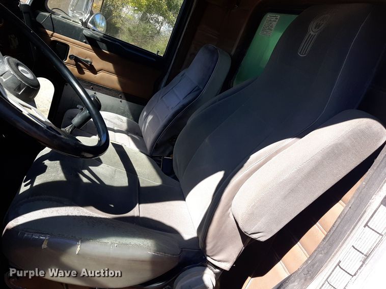 image for item KD9091 1996 Peterbilt 357  applicator truck