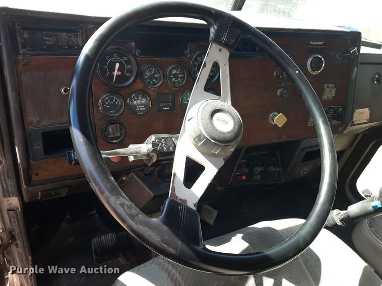 image for item KD9091 1996 Peterbilt 357  applicator truck