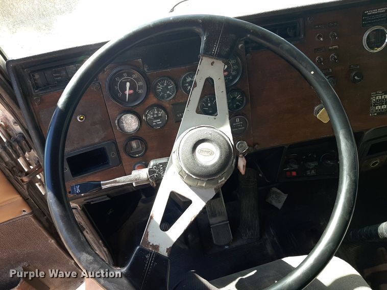 image for item KD9091 1996 Peterbilt 357  applicator truck