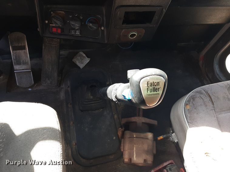 image for item KD9091 1996 Peterbilt 357  applicator truck