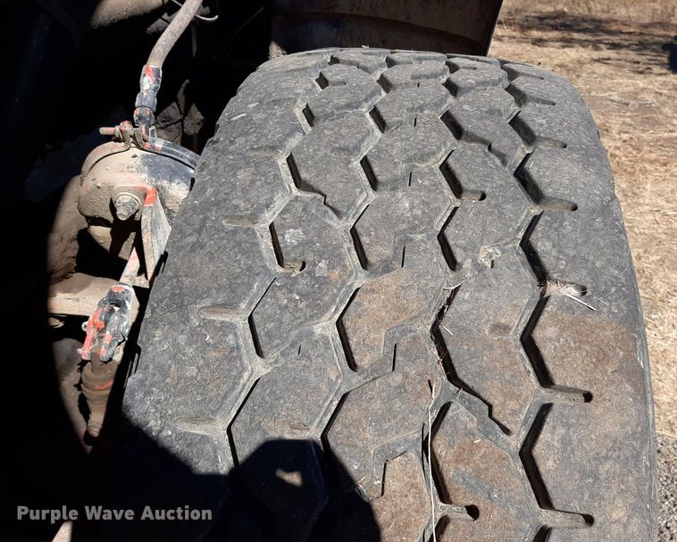 image for item KD9091 1996 Peterbilt 357  applicator truck