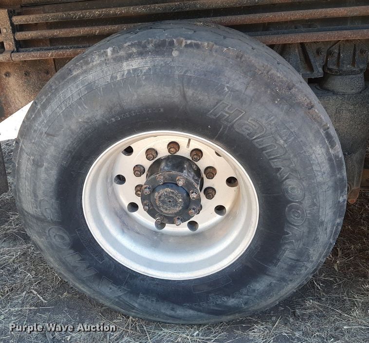 image for item KD9091 1996 Peterbilt 357  applicator truck