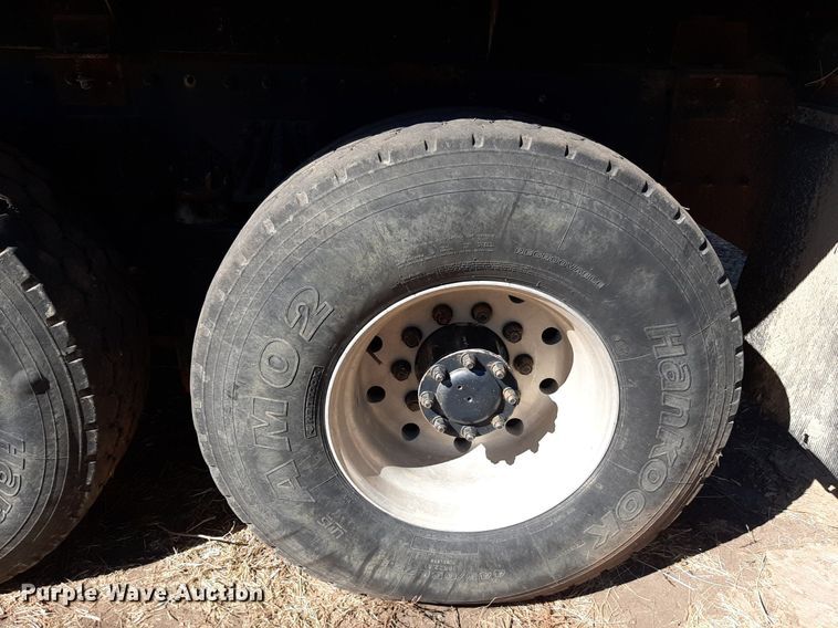 image for item KD9091 1996 Peterbilt 357  applicator truck