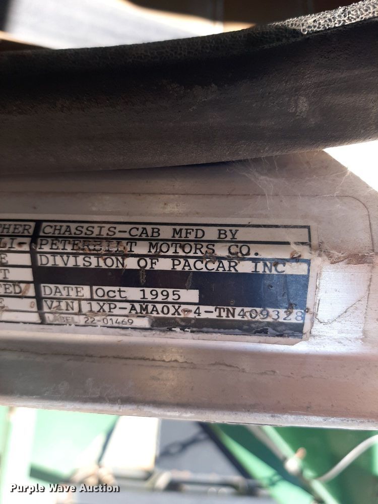 image for item KD9091 1996 Peterbilt 357  applicator truck