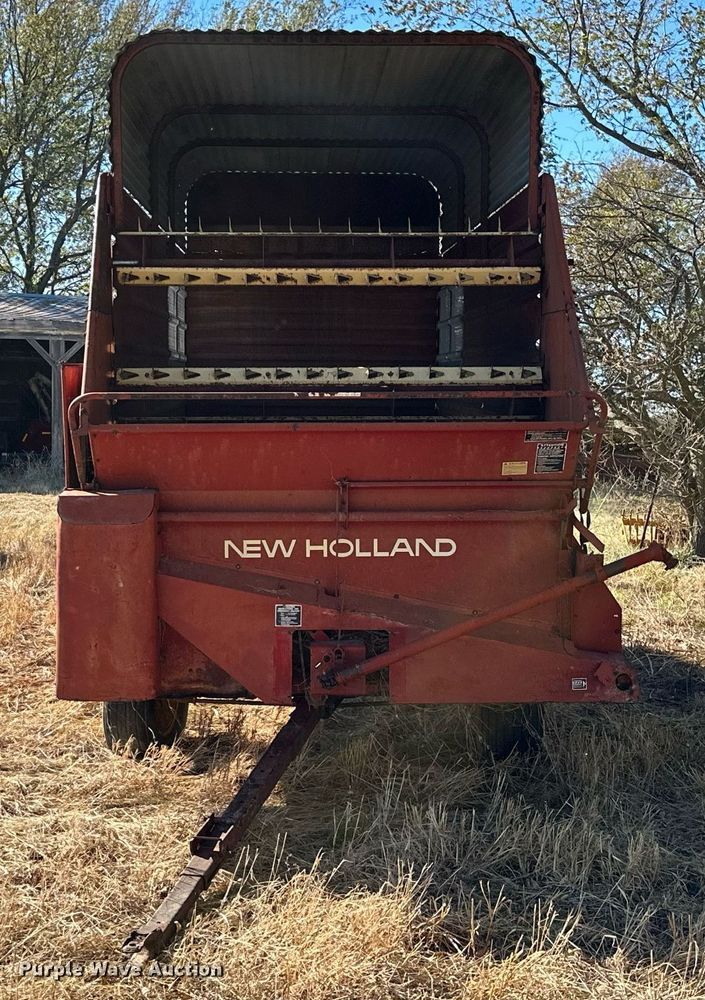 image for item KT9182 New Holland 8 silage wagon