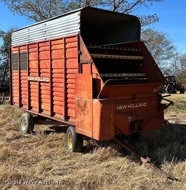 image for item KT9182 New Holland 8 silage wagon