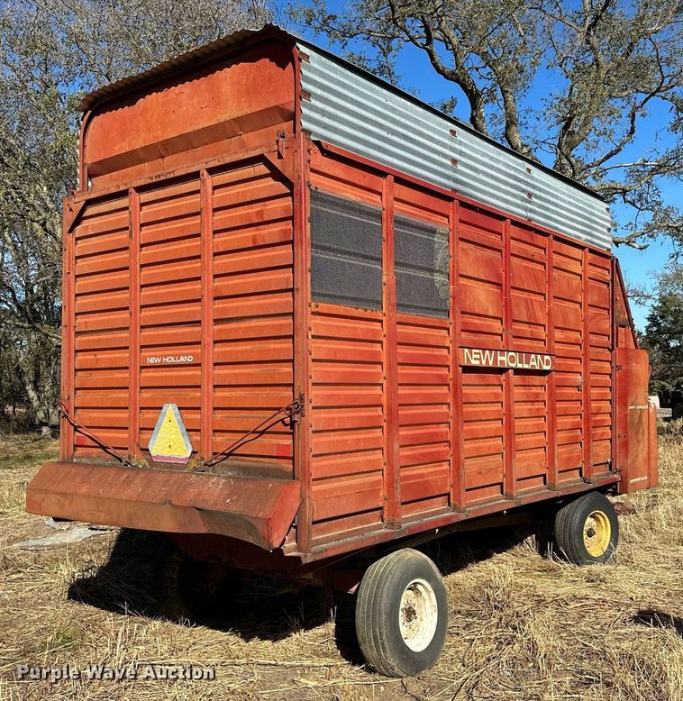 image for item KT9182 New Holland 8 silage wagon