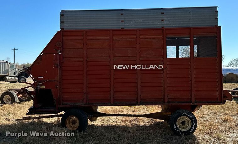 image for item KT9182 New Holland 8 silage wagon