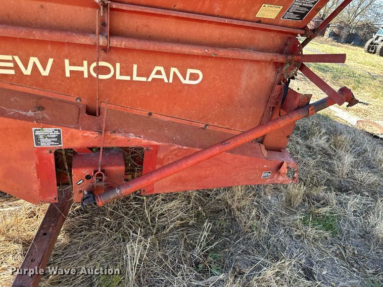 image for item KT9182 New Holland 8 silage wagon