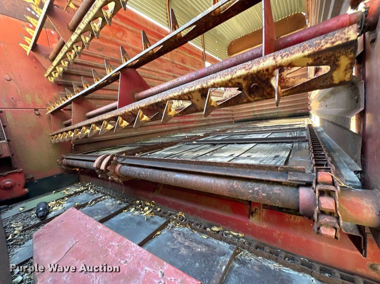 image for item KT9182 New Holland 8 silage wagon