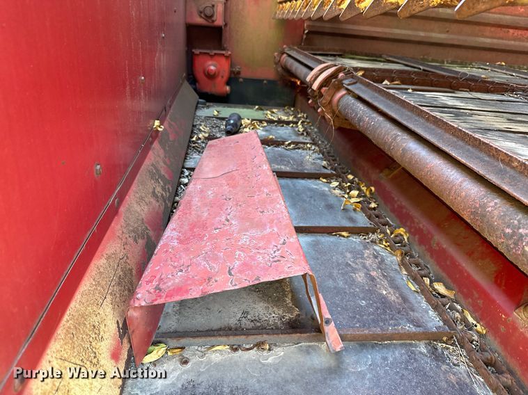 image for item KT9182 New Holland 8 silage wagon