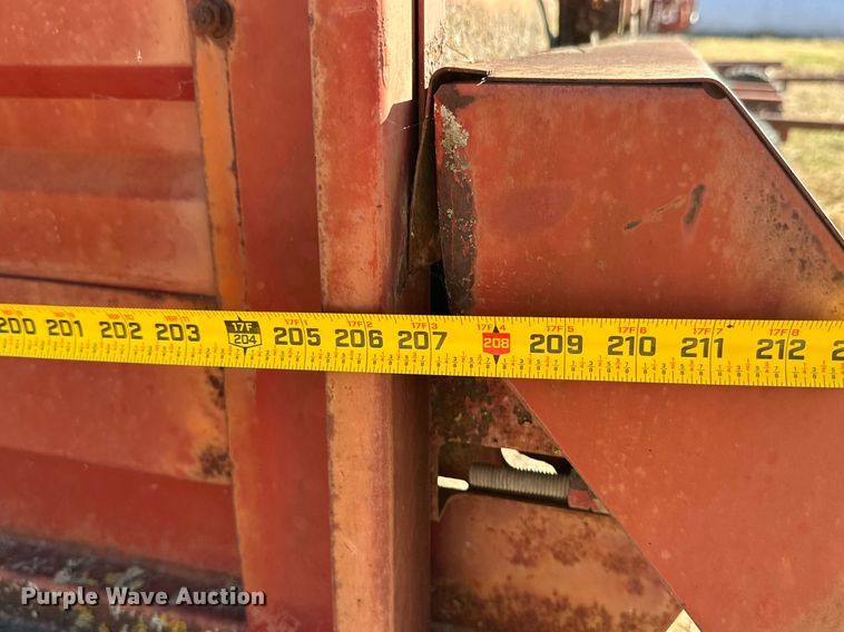 image for item KT9182 New Holland 8 silage wagon