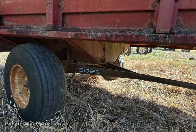 image for item KT9182 New Holland 8 silage wagon