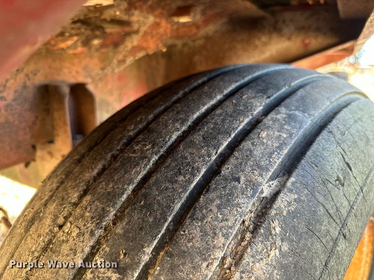 image for item KT9182 New Holland 8 silage wagon