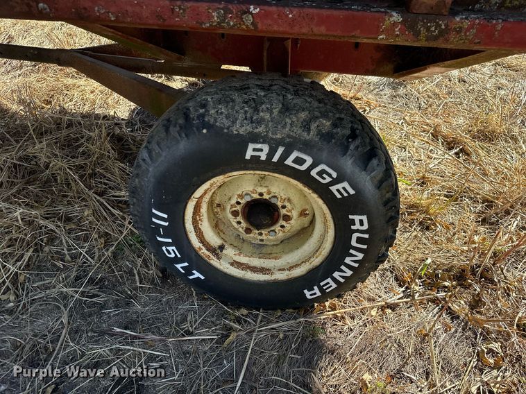 image for item KT9182 New Holland 8 silage wagon