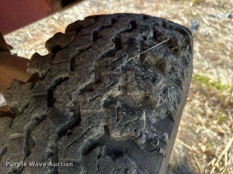 image for item KT9182 New Holland 8 silage wagon