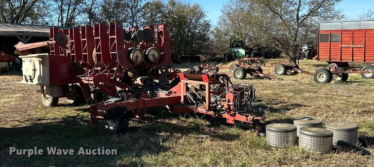 image for item KT9188 International 800  air seeder