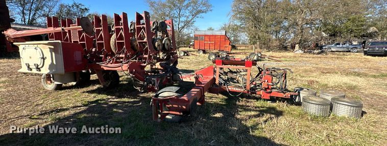 image for item KT9188 International 800  air seeder