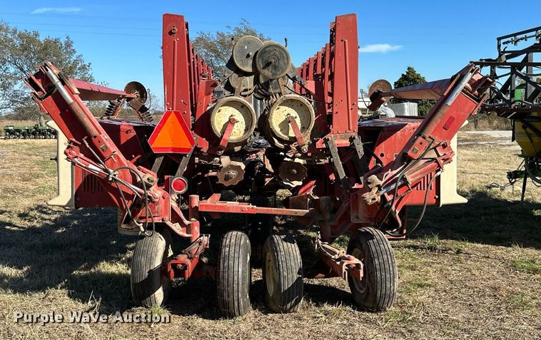 image for item KT9188 International 800  air seeder