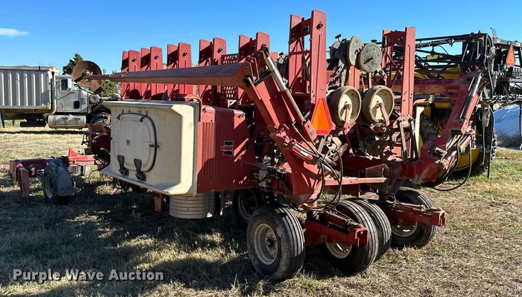 image for item KT9188 International 800  air seeder