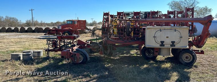 image for item KT9188 International 800  air seeder