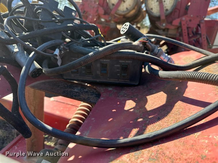 image for item KT9188 International 800  air seeder