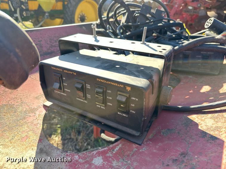 image for item KT9188 International 800  air seeder