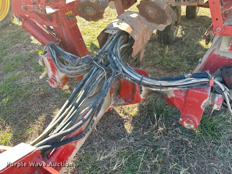 image for item KT9188 International 800  air seeder