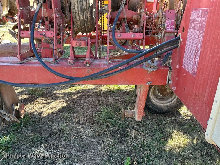 image for item KT9188 International 800  air seeder