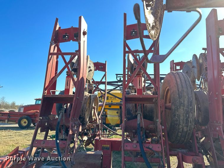 image for item KT9188 International 800  air seeder