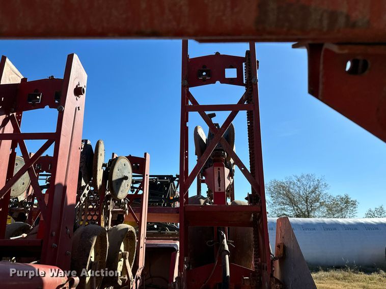 image for item KT9188 International 800  air seeder