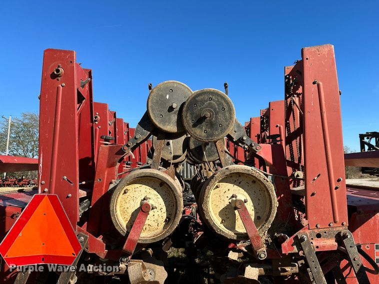 image for item KT9188 International 800  air seeder