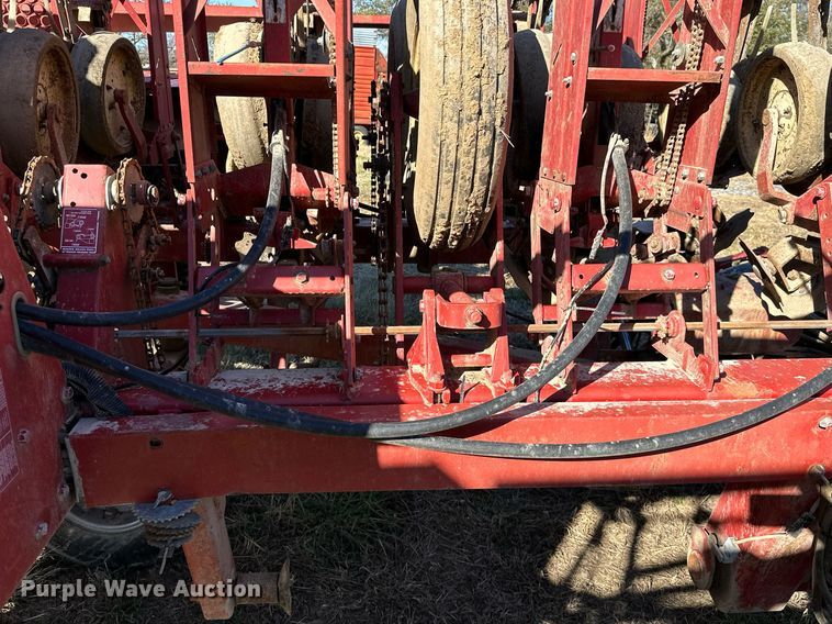 image for item KT9188 International 800  air seeder