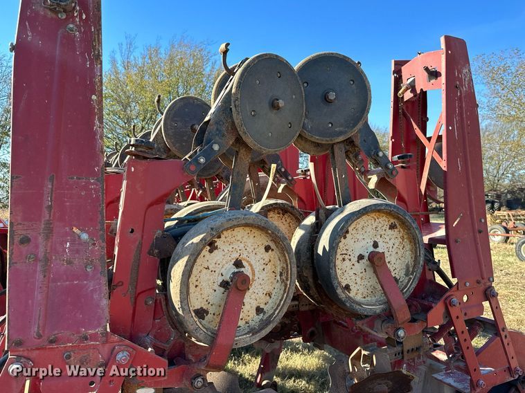 image for item KT9188 International 800  air seeder