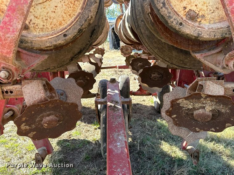 image for item KT9188 International 800  air seeder