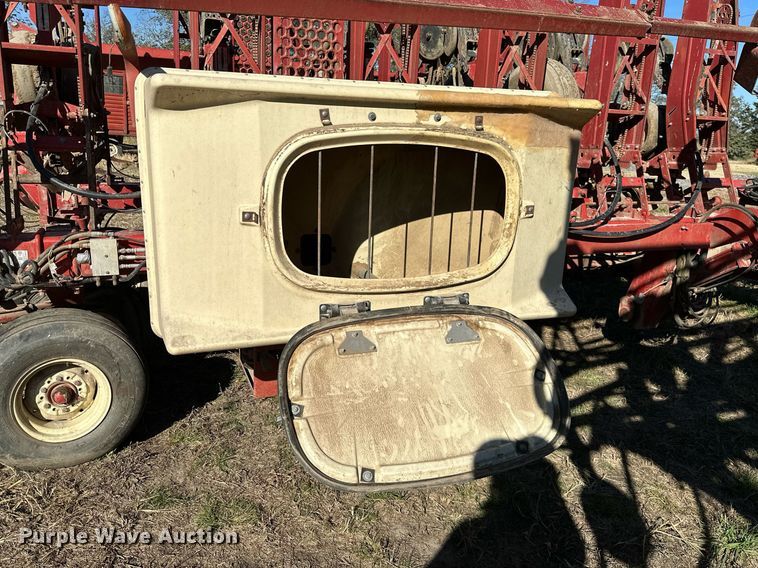 image for item KT9188 International 800  air seeder